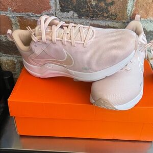 Nike 8.5 Downshifter 12, running Women's Soft Pink Sneakers